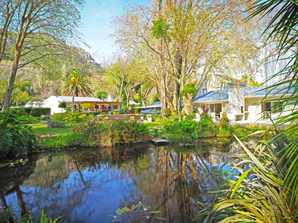 Waterland Lodge *